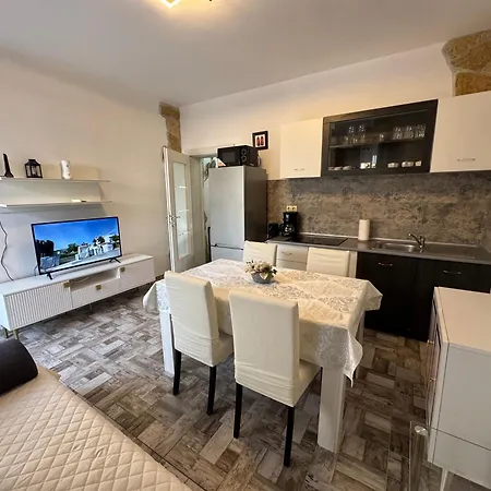 Sandra - Apartman Trogir