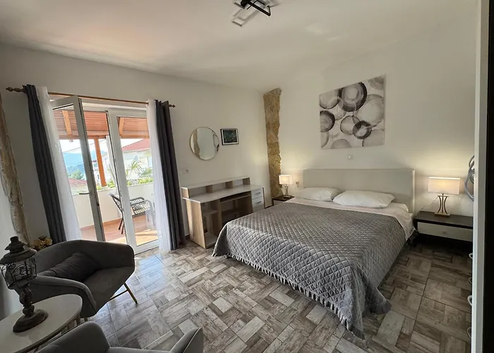 Appartement Sandra - *