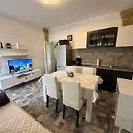 Sandra - Apartman Trogir