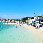 Apartman Sandra - *