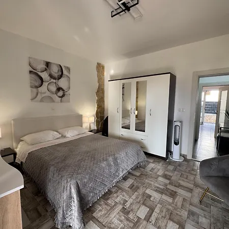 Sandra - Апартаменты