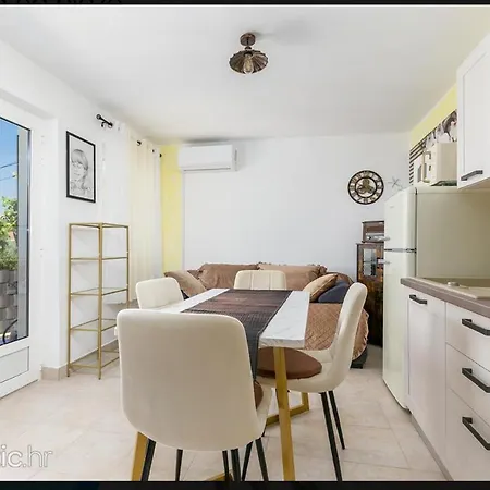 Apartment Sandra - *