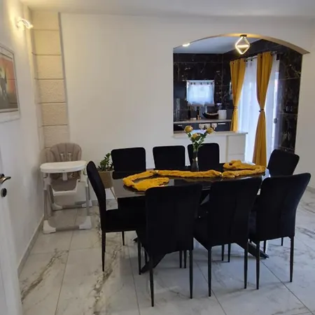 Apartment Sandra - *
