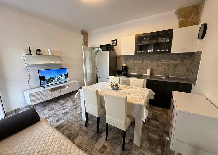 Sandra - Apartment Trogir
